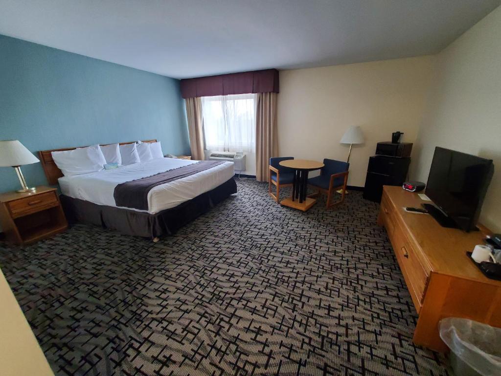 Groton Inn & Suites - image 6