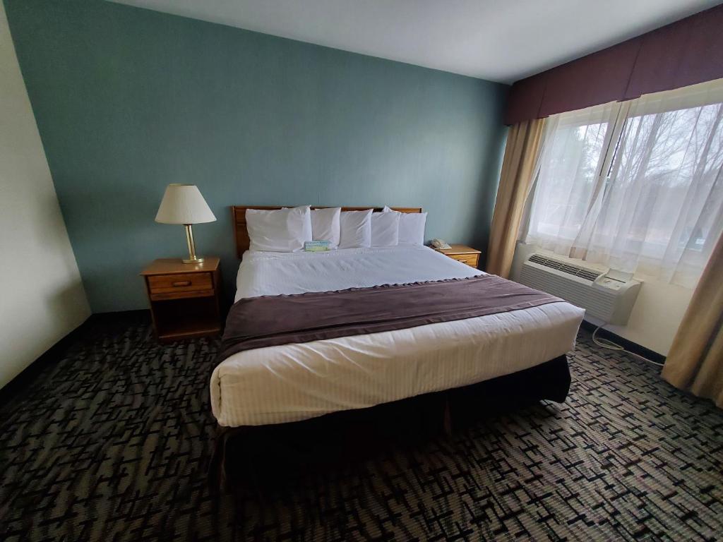 Groton Inn & Suites - image 7