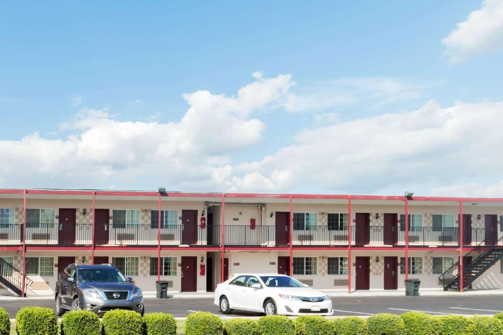Travelodge by Wyndham Grove City / So. Columbus - main image