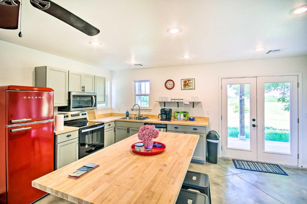 Updated Cabin on Wolf Creek at Grand Lake! - image 5