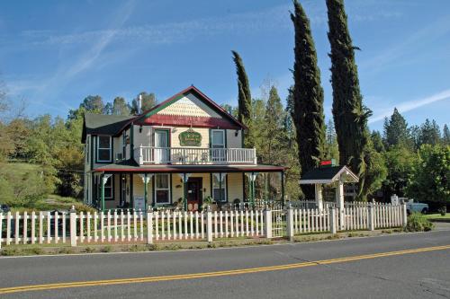 All Seasons Groveland Inn - main image