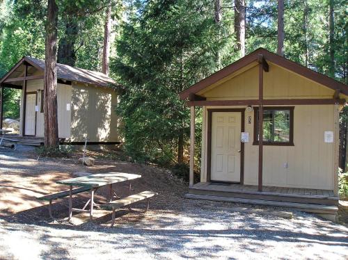 Yosemite Lakes Bunkhouse Cabin 27 - image 5