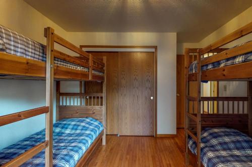 Lake Lodge Beach (04-040) - image 3