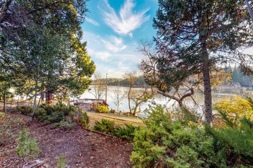 Heart's Desire on the Lake (01-275) - main image