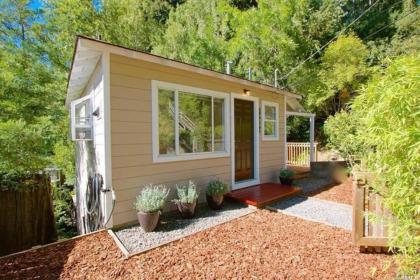 Downtown Cottage in the Woods