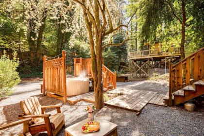Redwood Retreat! Redwoods! Walk to River!! Hot Tub!! BBQ! Central Air!! - image 11