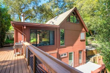 tree Fort Redwoods Hot tub Fire table Google Smart Home Fast WiFi Dog Friendly California