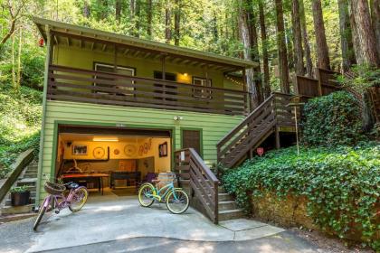 Vino Velo Retreat Redwoods Hot tub Fire table BBQ Game Room Fast WiFi Dog Friendly Guerneville