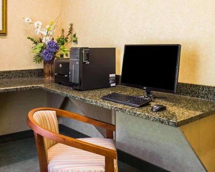 Comfort Inn Guilford near I-95 - image 2