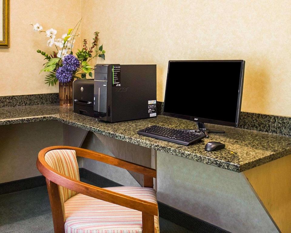 Comfort Inn Guilford near I-95 - image 2