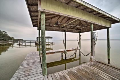 Waterfront Gulf Breeze Apartment with Grill 2 Bikes - image 2
