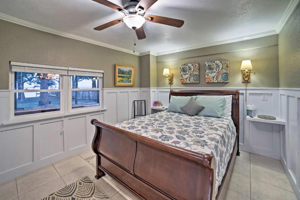 Waterfront Gulf Breeze Apartment with Grill 2 Bikes - image 5