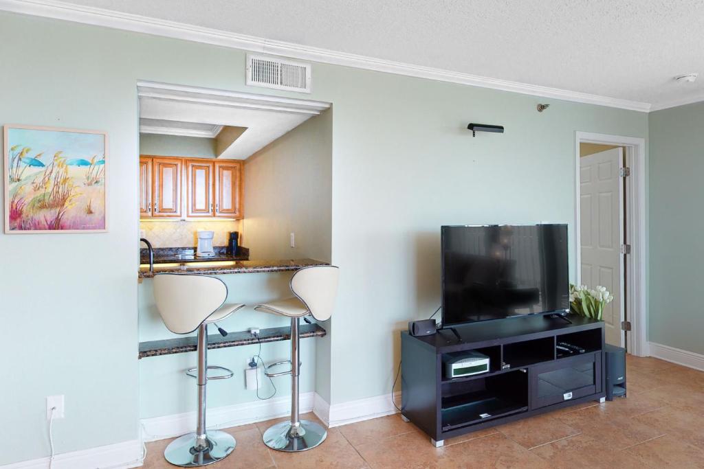 Triston Towers 2B - image 2