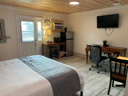 Gulf Coast Inn - image 12