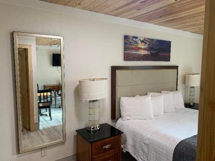 Gulf Coast Inn - image 13