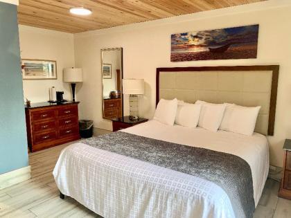Gulf Coast Inn - image 14