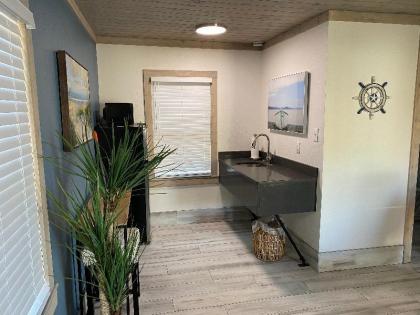 Gulf Coast Inn - image 6