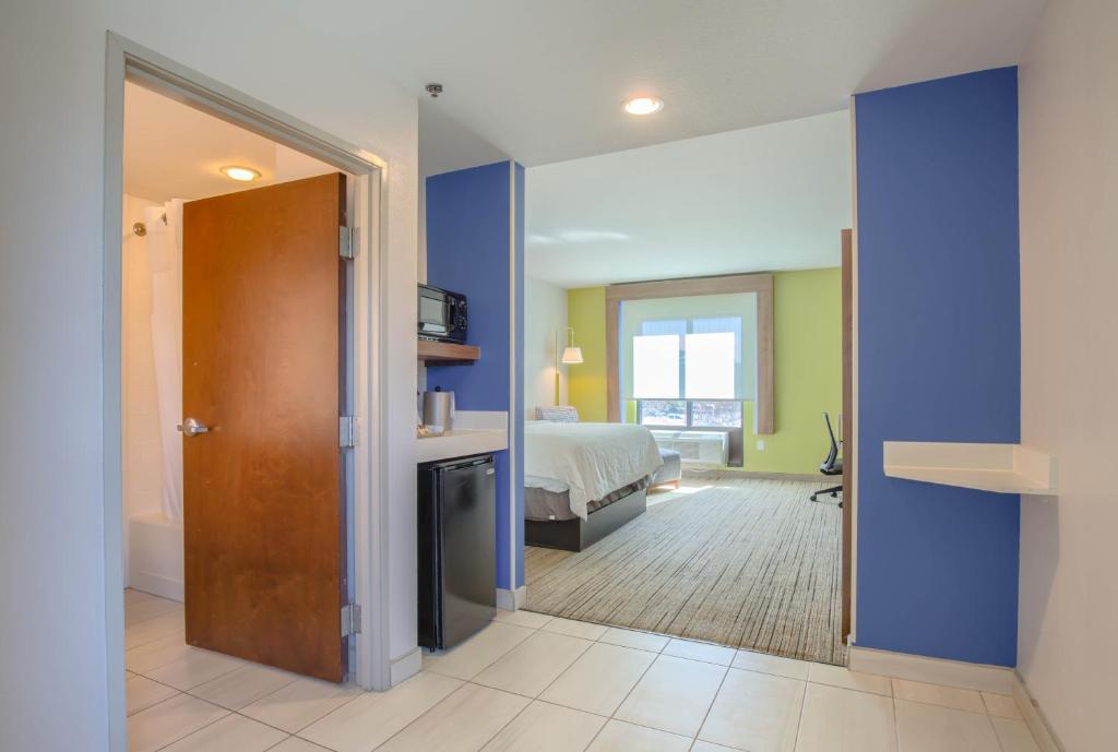 Holiday Inn Express Hotel & Suites Gulf Shores an IHG Hotel - image 2