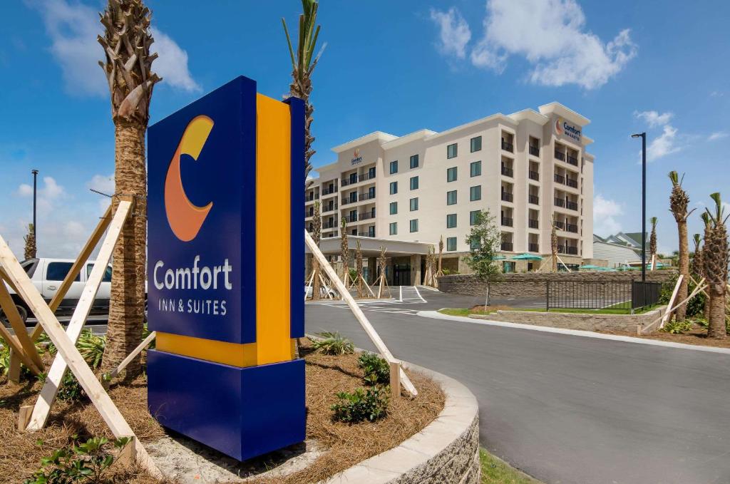 Comfort Inn & Suites - main image