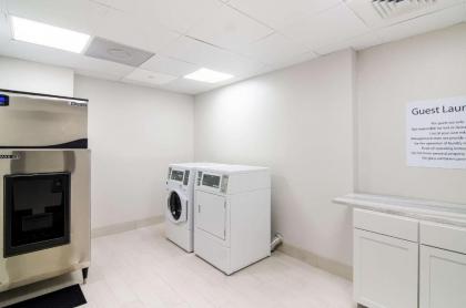 Comfort Inn & Suites - image 2