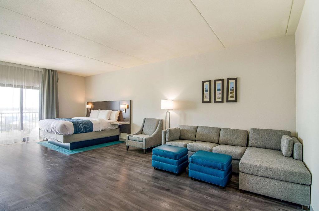Comfort Inn & Suites - image 3