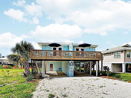 New Listing! Remodeled Beach Retreat With 2 Units Duplex