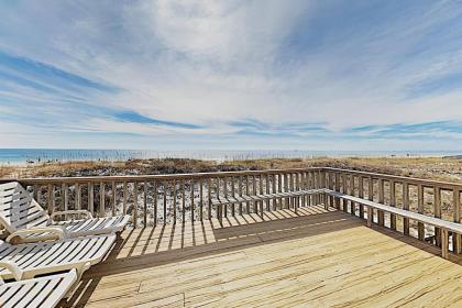 Beachside “Daydream Hideaway” w/ Vast Gulf Views home