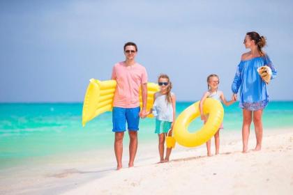Salty and Sandy - image 18