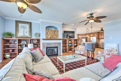 Spacious Gulf Shores Hideaway with Pool and Deck!