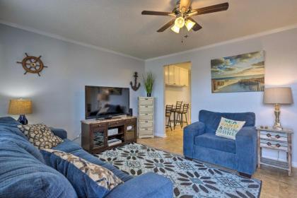 Coastal Gulf Shores Condo - 1 Block to Beach! - image 8