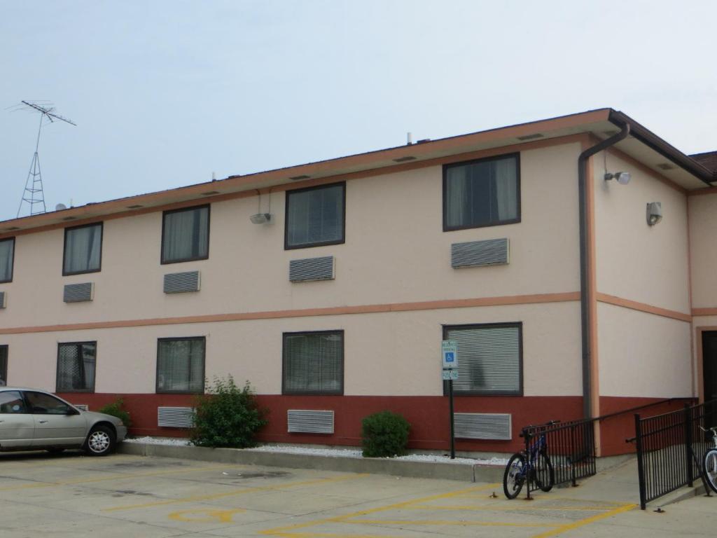Gurnee Motel - image 7