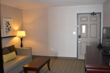 Country Inn & Suites by Radisson Gurnee IL - image 10