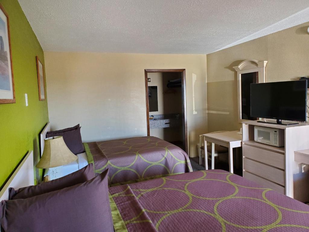Lodge USA Motel - image 4