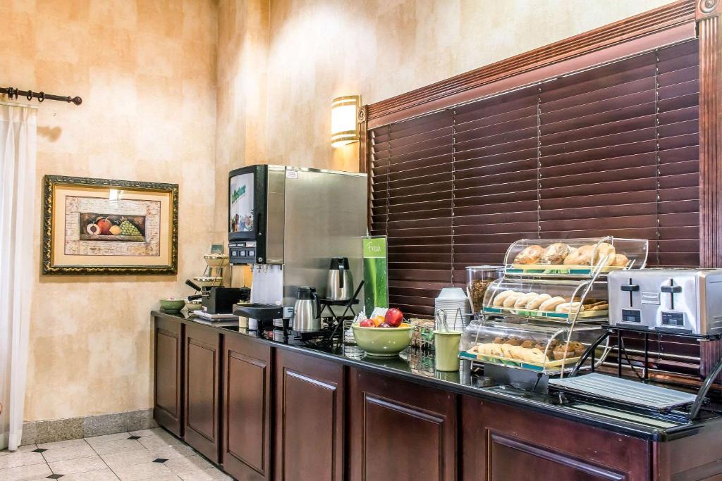 Quality Inn Hackettstown - Long Valley - image 3