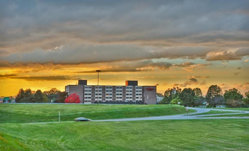 Ramada Plaza by Wyndham Hagerstown - image 4