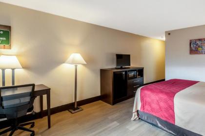 Econo Lodge Hagerstown I-81 - image 13