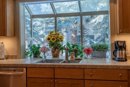 Yeager Townhome Elkhorn - image 4