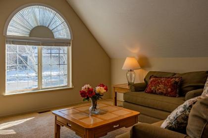 Yeager Townhome Elkhorn - image 9