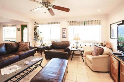 Front Room Lynnview Lodge - image 8