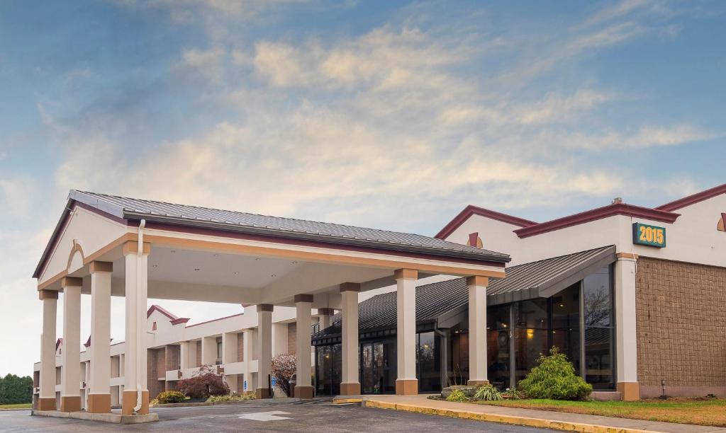 Red Roof Inn & Suites Mt Holly - McGuire AFB - main image