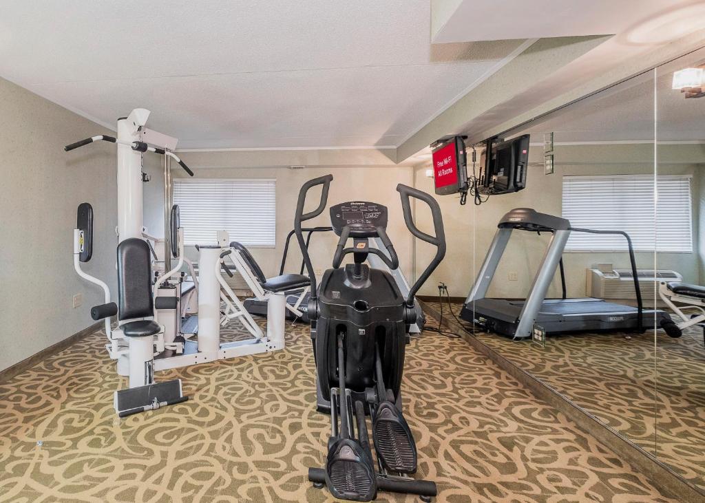 Red Roof Inn & Suites Mt Holly - McGuire AFB - image 4