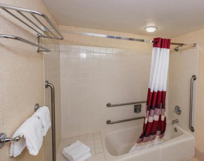 Red Roof Inn & Suites Mt Holly - McGuire AFB - image 8