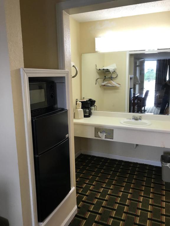 Imperial inn - image 2