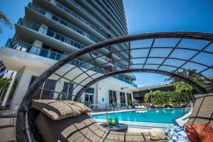 Stunning 1 Bedroom Bay Front Apt w Breathless View 1909B Florida