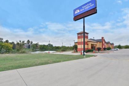 Americas Best Value Inn & Suites Haltom City Ft. Worth - image 4