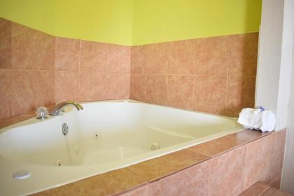 Americas Best Value Inn & Suites Haltom City Ft. Worth - image 7