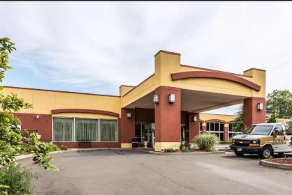Clarion Hotel  Suites Hamden   New Haven Hamden