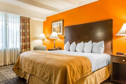 Clarion Hotel & Suites Hamden - New Haven - image 12