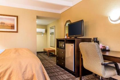 Clarion Hotel & Suites Hamden - New Haven - image 13
