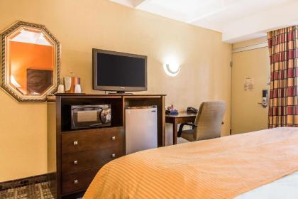 Clarion Hotel & Suites Hamden - New Haven - image 16